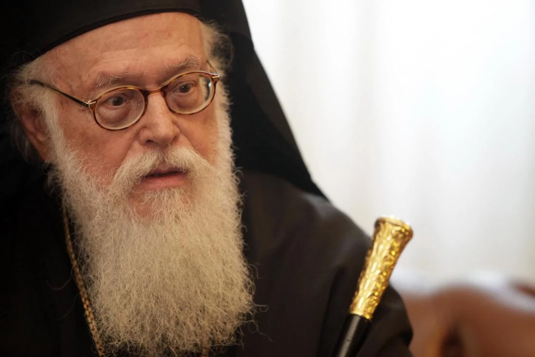 Εθνικιστικό παραλήρημα από τα Τίρανα: «Εχθροί μας οι ιερείς – Να απομακρυνθεί άμεσα ο Αρχιεπίσκοπος Αναστάσιος» – Ανέγερση εκκλησίας στη μνήμη του Κατσίφα